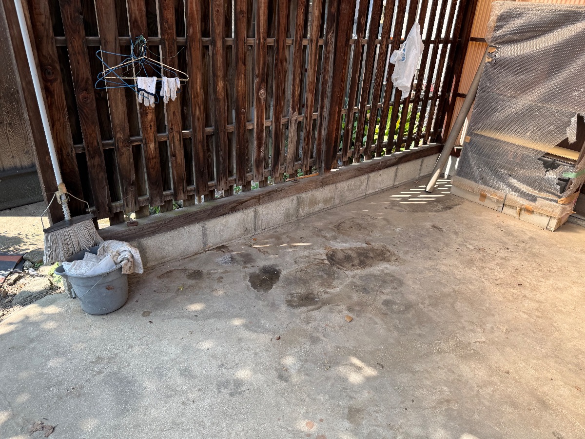 井原市高屋町 草木の袋回収の作業後・すっきり片付いた軒下