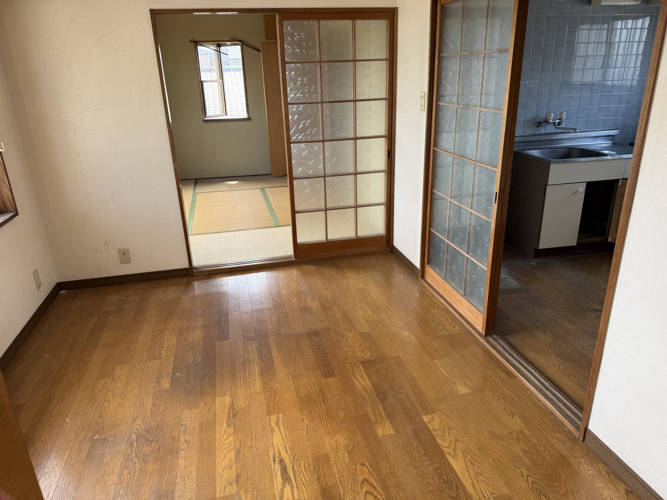 倉敷市 アパート 廊下から和室 全景 残置物 撤去 後 便利屋あんばい